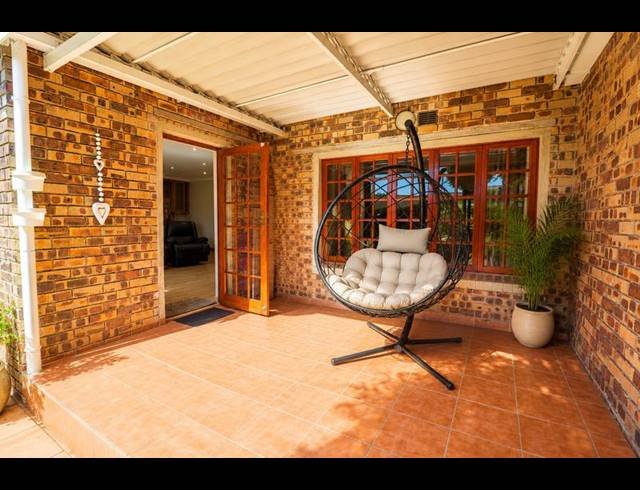 2 BEDROOM TOWNHOUSE FOR SALE IN EDENBURG